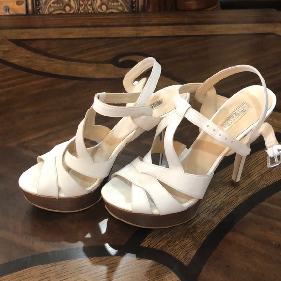 Beautiful Guess Sandals size 8.5 - Picture 2 of 6